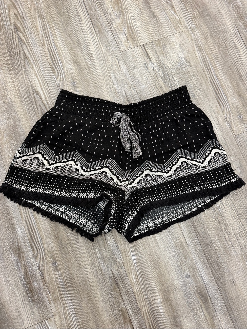 No Boundaries Black and White Patterned Elastic-Waist Shorts